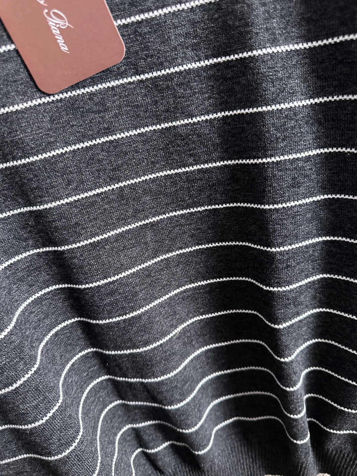 Next day shipment LP high quality Loro Piana 26ss New Arrival men's short-sleeved T-shirt Made of combed cotton yarn knitted cotton fabric, no pressure when entering and exiting the counter Exclusive control of raw materials It feels substantial when weighed, and the upper body is more textured than ordinary T-shirts. This texture can cope with the weather easily and is suitable for both hot and cold! Loose fit design, looks noble. The only correct version is available Size: M to XXXL